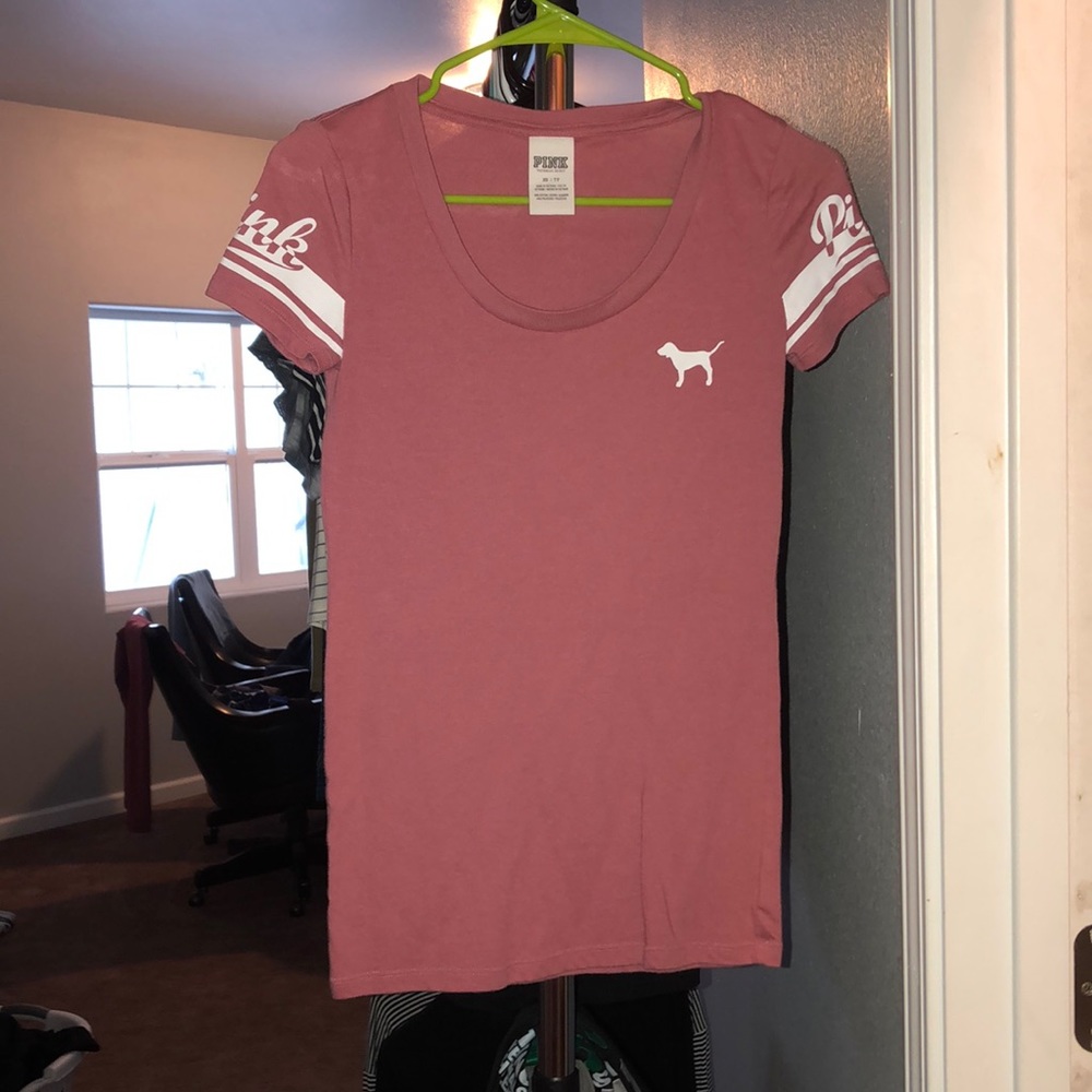 scoop neck t-shirt